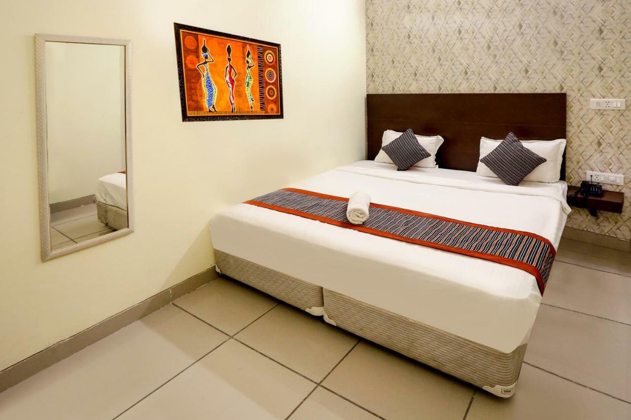Airport Hotel Edge Home Stay New Delhi Exterior photo