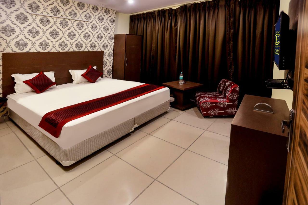 Airport Hotel Edge Home Stay New Delhi Exterior photo