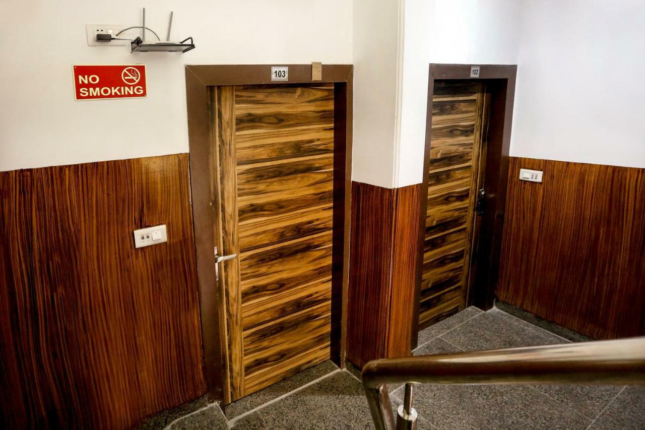 Airport Hotel Edge Home Stay New Delhi Exterior photo