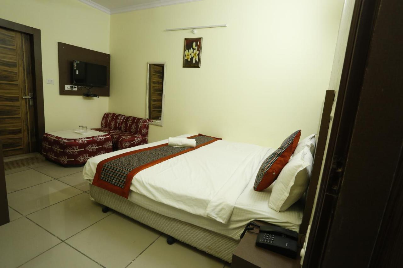 Airport Hotel Edge Home Stay New Delhi Exterior photo